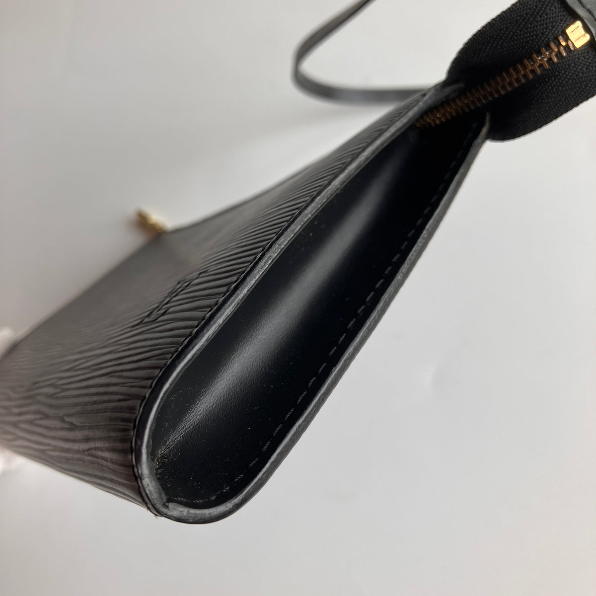 Louis Vuitton Vintage Epi Noir Pochette Accessories