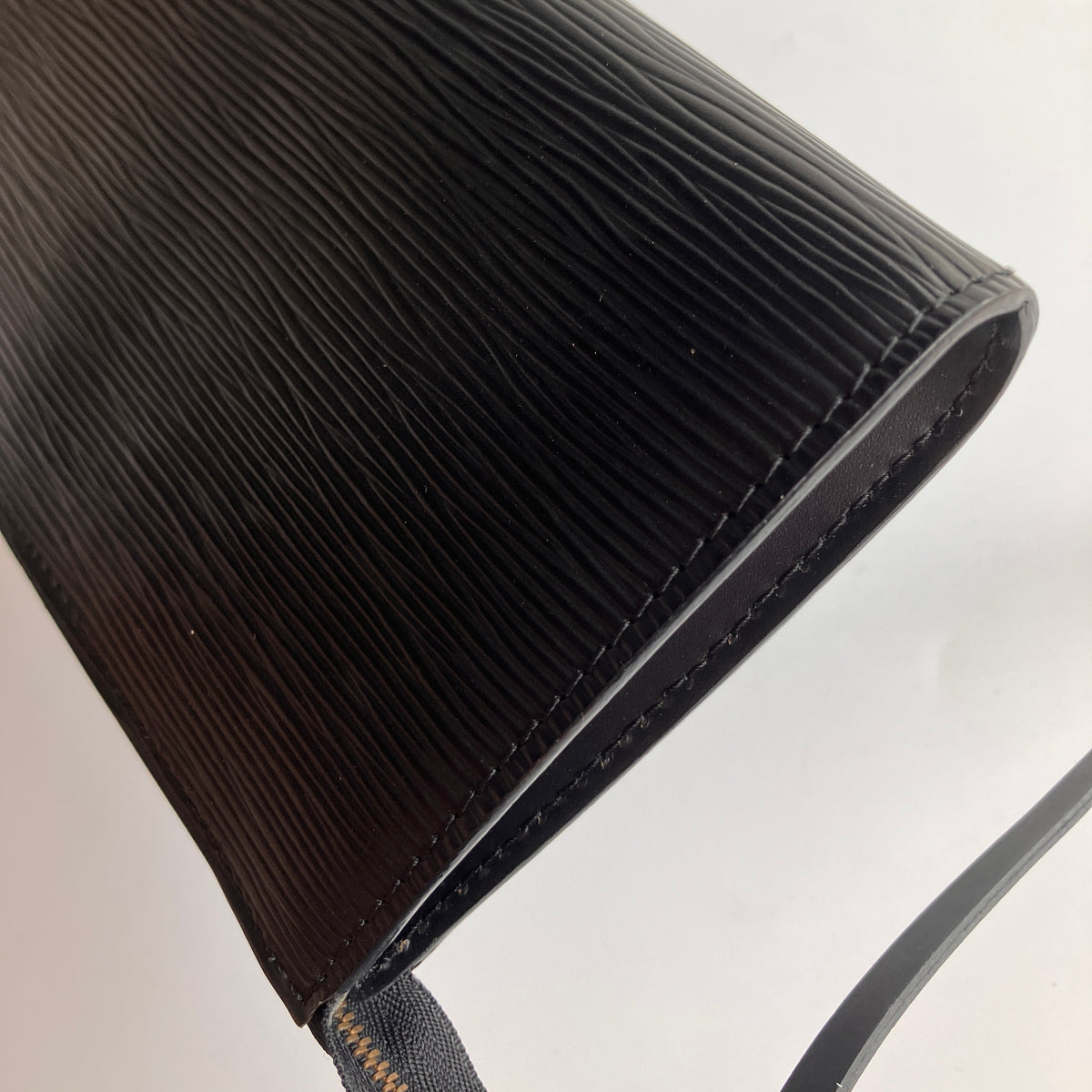 Louis Vuitton Vintage Epi Noir Pochette Accessories