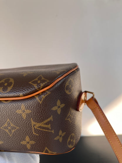 Louis Vuitton Vintage Blois Monogram Crossbody Bag